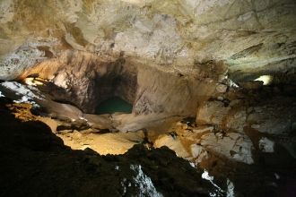 Новоафонская пещера - это огромная карст