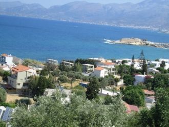 Критское море на севере смешивается с во