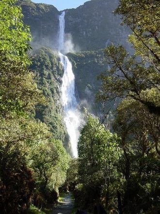 Потрясающая флора и фауна водопада Тугел