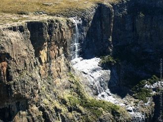 Водопад Тугела является одним из самых в
