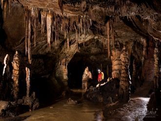 Также пещера Беке, в которой больные аст