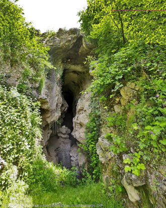 Азыхская пещера - большой многоярусный п