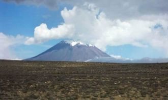 Вершина вулкана Сабанкая находится в сер