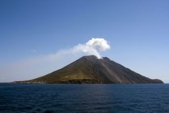 Вулканическая деятельность Стромболи нач