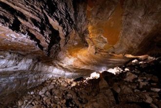 Карстовая пещера (её также называют проп