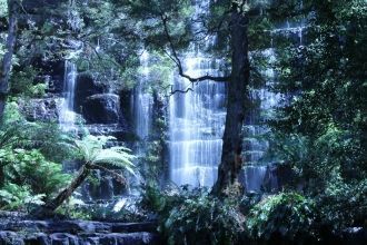 Красота водопада Рассел привлекает посет