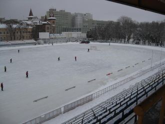 Всю зиму на территории стадиона действов