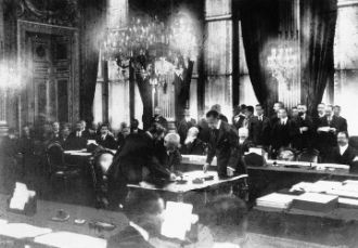 В 1919 году в замке был подписан Сен-Жер