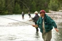 Почему мужчины не хотят брать на рыбалку женщин?