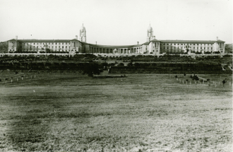 Здание Совета и окружающие сады в 1920 г