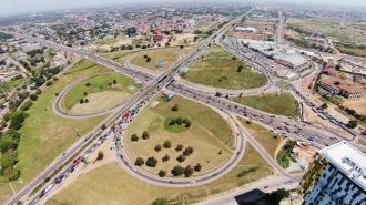 Вид с высоты на Аккру. 