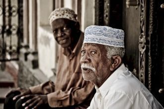 Местные жители.