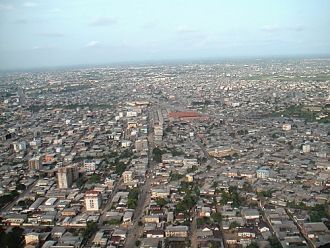 Вид с высоты на город Дуала.