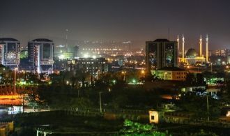 Фотография ночью Абуджа, Нигерия.