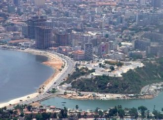 Столица и морской порт Анголы с высоты.