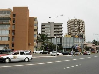 На улицах Либревиля.