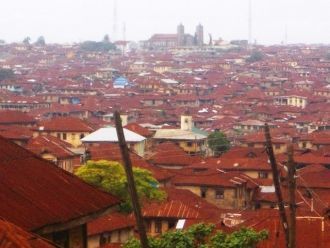 Красные крыши домов в Ибадане.