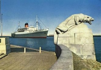 Скульптура на набережной Суэца.