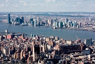 Джерси-Сити на другой стороне Гудзона