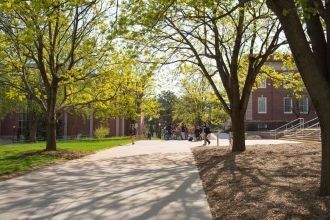 Пешеходы на улицах города