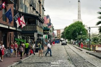 Улица с сохранившейся оригинальной мосто