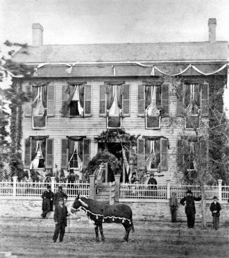 Вид старого города Спрингфилда на фото.