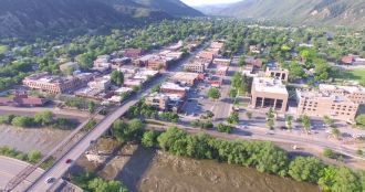 Город Колорадо-Спрингс с высоты.