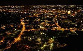 Сан-Антонио, Техас, ночь.