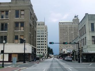 На улице города Бомонт.