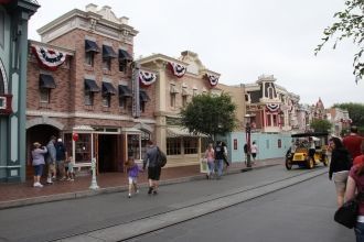 Улица Анахайма.