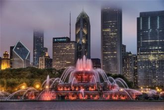 Город Чарльстон ночью.