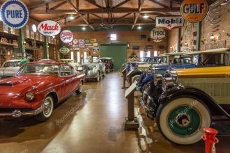 Музей антикварных автомобилей.