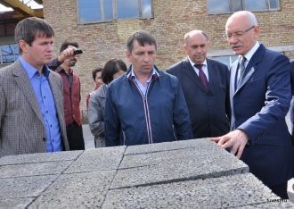 Местные жители.