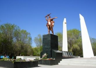 Памятник погибшим воинам.