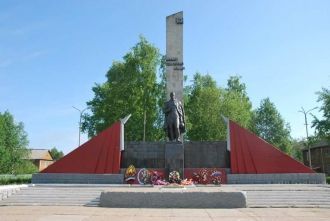 Памятник погибшим воинам-землякам.