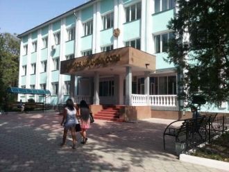 Жители на улицах города Жаркент.