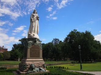 Памятник Королеве Виктории. 