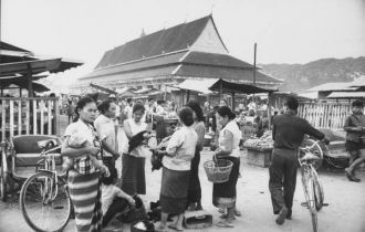 Свободный рынок в городе Вьетьян.