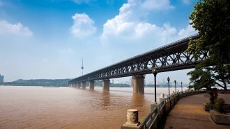 Мост через реку Янцзы.