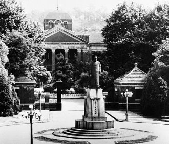 Площадь Восстания в Ухане, 1981 год.