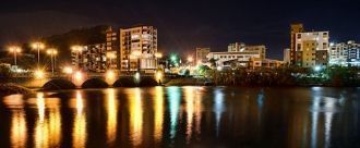 Ночная жизнь в городе Таунсвилл.