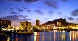 Ночная жизнь в городе Таунсвилл.