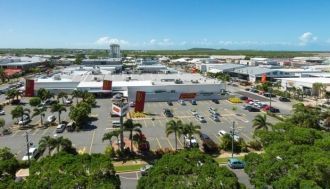 На одной из улиц города Маккай.