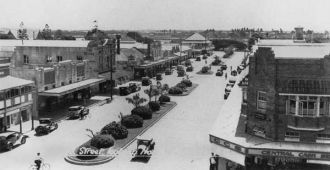 Город Маккай в прошлом времени.