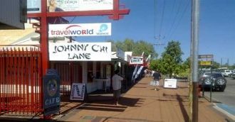 На улице города Брум.