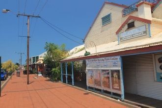 На улице города Брум.