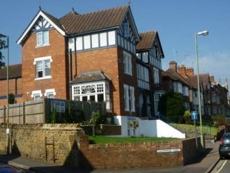 В городе Банбери.