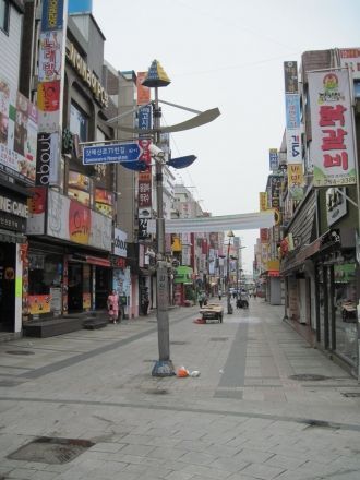 Сувон, Южная Корея. Улицы города.