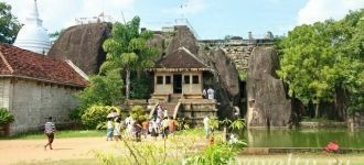 Улица Анурадхапуры.