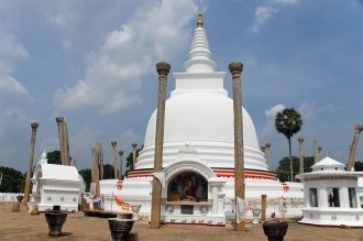 Ступа Руванвелисия, Анурадхапура.